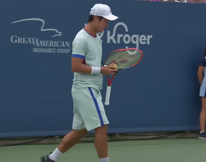 WATCH. Nishioka has a game penalty in Cincinnati when facing Hurkacz