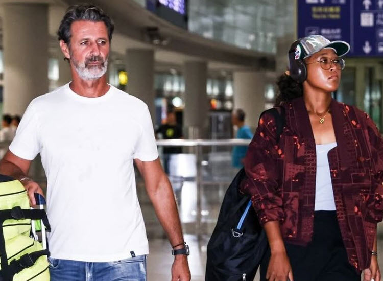 Naomi Osaka caught arriving in Beijing with the new coach Mouratoglou