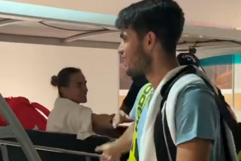 WATCH. Alcaraz and Sabalenka share a lovely moment in Beijing