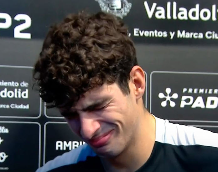 coello-cries-dedicating-the-padel-title-to-his-grandfather