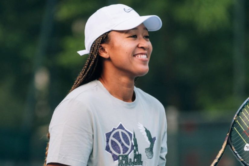 Lovely Naomi Osaka hits with kids in Hong Kong even if she was not fit to play the local event