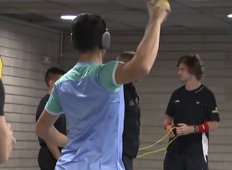 Alcaraz and Rublev warm up before their ATP Finals clash