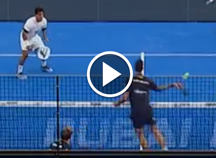 alejandro-arroyo-wins-an-insane-point-against-galan-and-chingotto-in-the-padel-p1-tournament-in-dubai