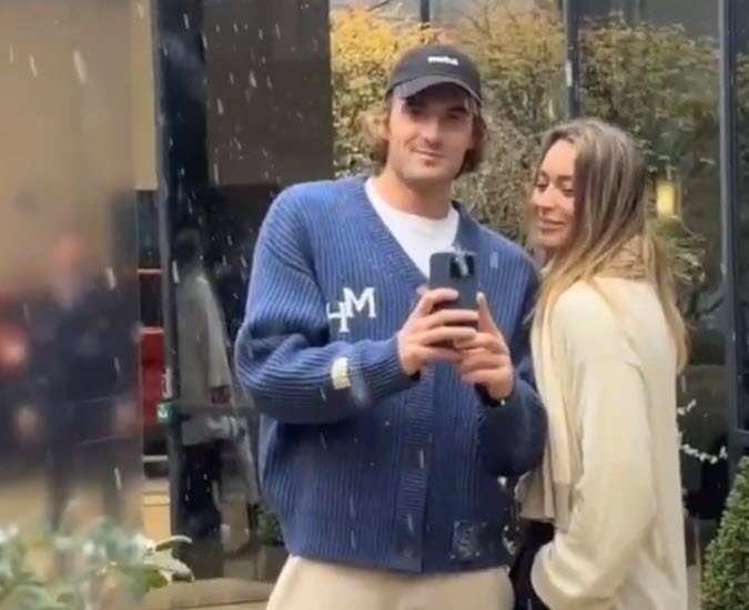 Tsitsipas and his girlfriend Badosa have great time during their off-season