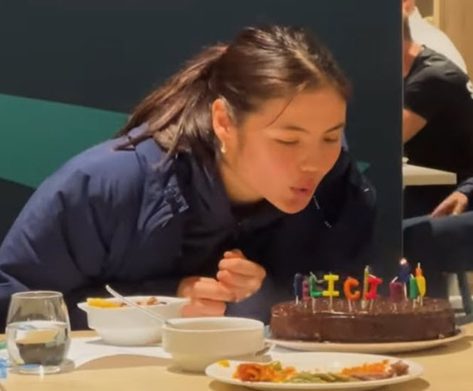 Happy Emma Raducanu receives a birthday cake