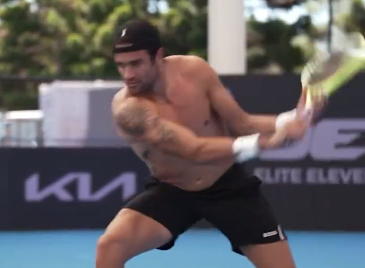 VIDEO. Matteo Berrettini training in Brisbane