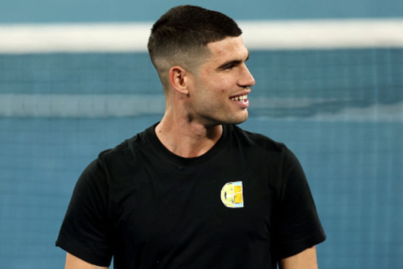 WATCH: Carlos Alcaraz brings young fan into Australian Open press room