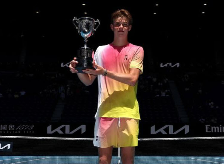 Henry Bernet, the Australian Open boys’ singles champion, shares a message from his idol Roger Federer.