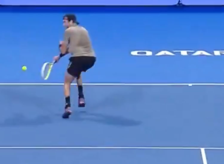 VIDEO. Berrettini performs a great passing shot during his clash versus Djokovic in Doha Berrettini Incredible Passing Shot
