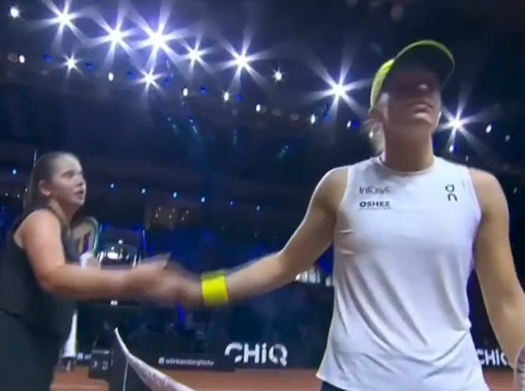 Swiatek Snubs Ostapenko During The Handshake After Losing In Stuttgart