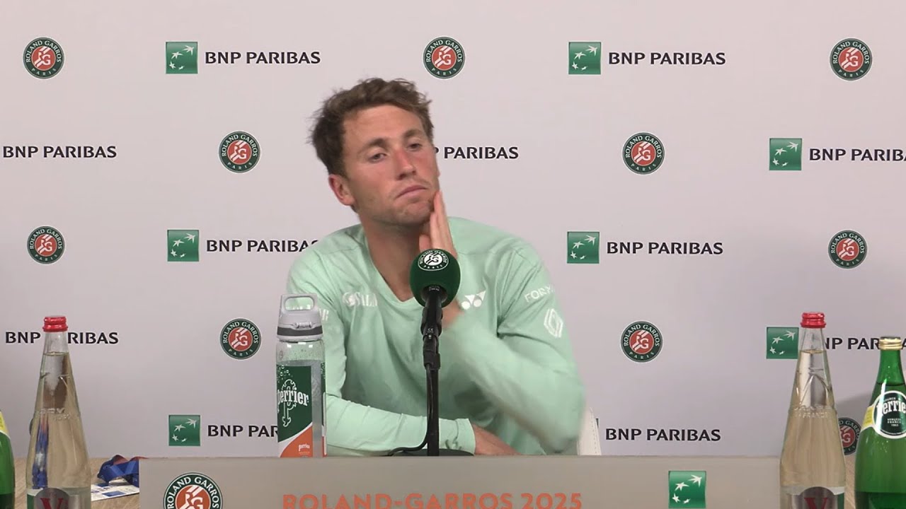 Casper Ruud opens up about knee injury and challenges of competing while hurt