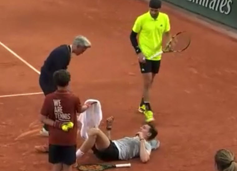 Humbert forced to retire against Fearnley at the French Open after calf injury