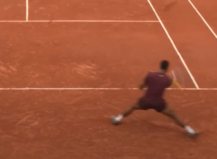 WATCH. Mpetshi Perricard surprises the fans with a remarkable running forehand in his match against Bergs at the French Open Perricard
