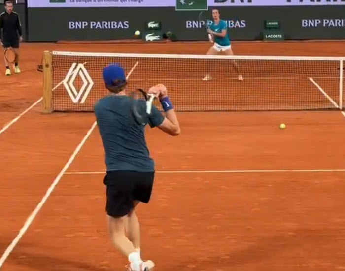 Jannik Sinner and Lois Boisson share a practice session at Roland Garros