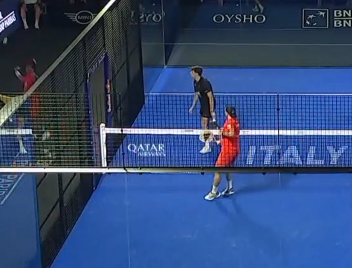 In the Rome Major final versus Coello and Tapia, Chingotto dazzles the crowd with an incredible point.