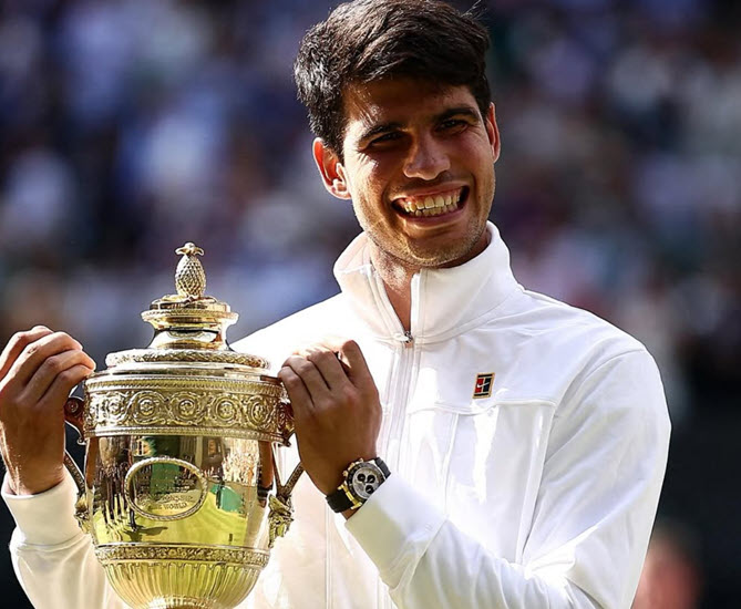 Carlaz With The Wimbledon Trophy Carlaz With The Wimbledon Trophy