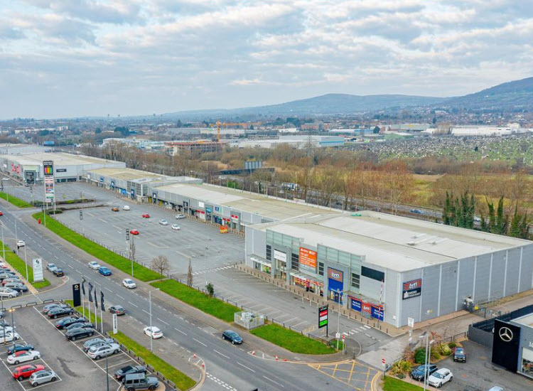 A-new-padel-club-is-set-to-revitalize-the-former-Ulster-Tatler-site-in-Belfast