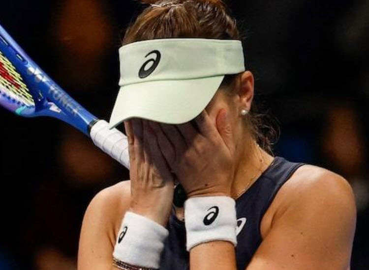 Belinda Bencic defeats Linda Noskova 6-2, 6-3 in Tokyo to claim her 10th career title and continue her remarkable 2025 comeback Bencic