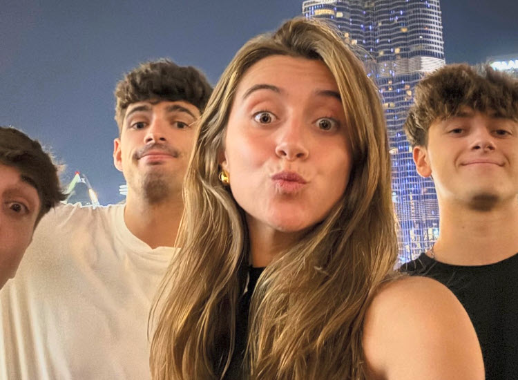 PADEL. Following his P1 victory, Arturo Coello shares moments in Dubai with his girlfriend and crew. Arturo-Coello-shares-Dubai-moments-with-girlfriend-and-team-after-P1-triumph
