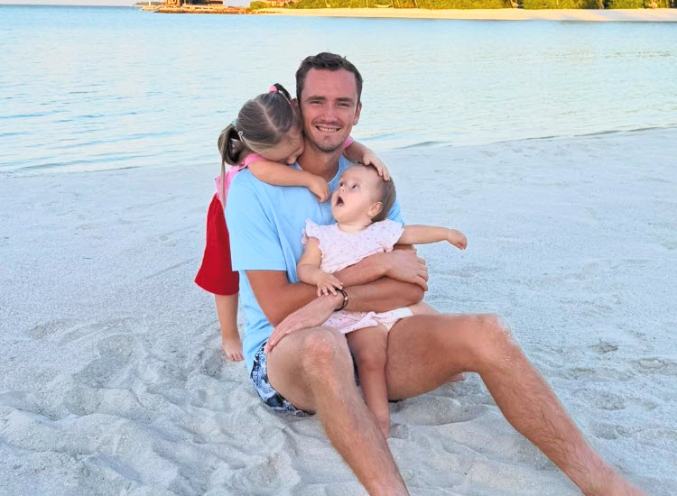Daniil Medvedev Enjoys His Holiday With Daughters And Wife At The Maldives