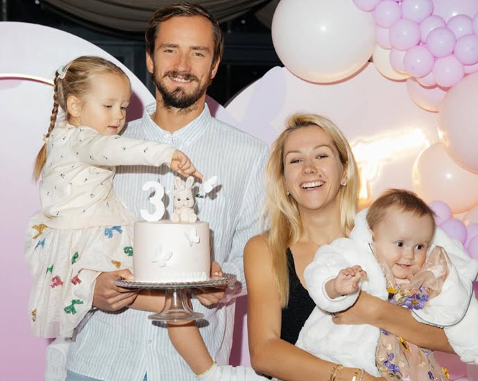 Daniil Medvedev’s Wife Daria And Daughter Alisa Enjoy Sightseeing In St. Petersburg During Their Russia Visit Daniil Medvedev’s Wife Daria And Daughter Alisa Enjoy Sightseeing In St. Petersburg During Their Russia Visit