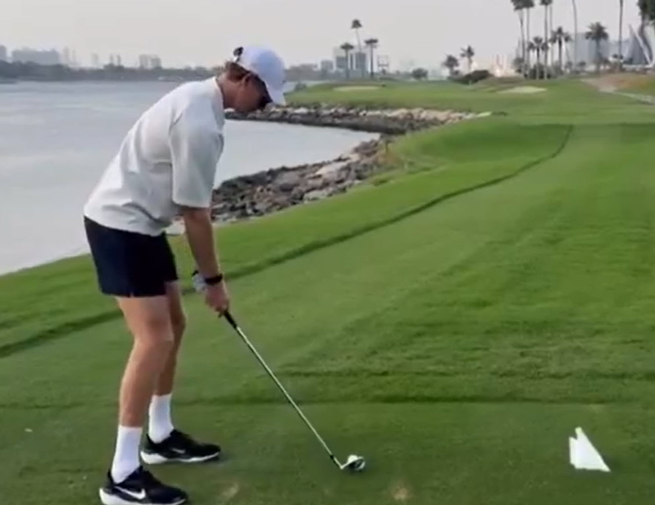 VIDEO. Jannik Sinner enjoys a round of golf in Dubai Jannik Sinner Enjoys A Round Of Golf In Dubai