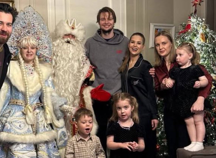 Alexander Bublik is spending his final days in Russia with his wife and child before returning to the ATP Tour. Alexander Bublik Is Spending His Final Days In Russia With His Wife And Child Before Returning To The Atp Tour.