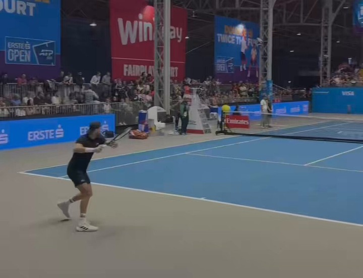 Carlos Alcaraz Draws Massive Crowd During Vienna Practice Session With Grigor Dimitrov